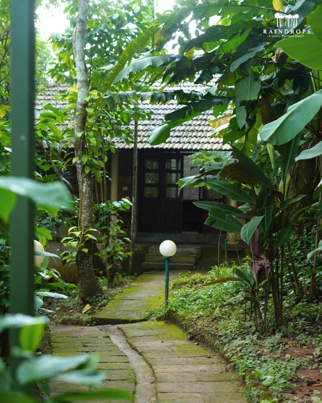 Raindrops Resorts Sultan Bathery Extérieur photo