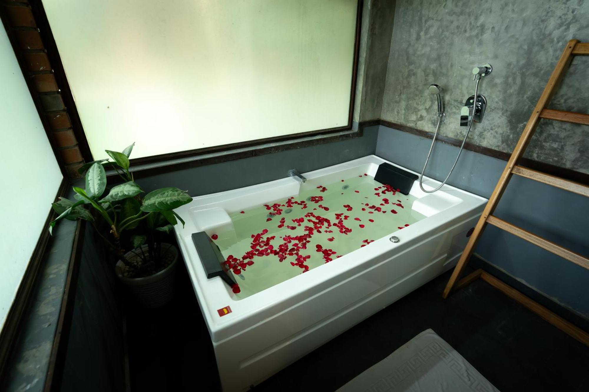 Raindrops Resorts Sultan Bathery Extérieur photo