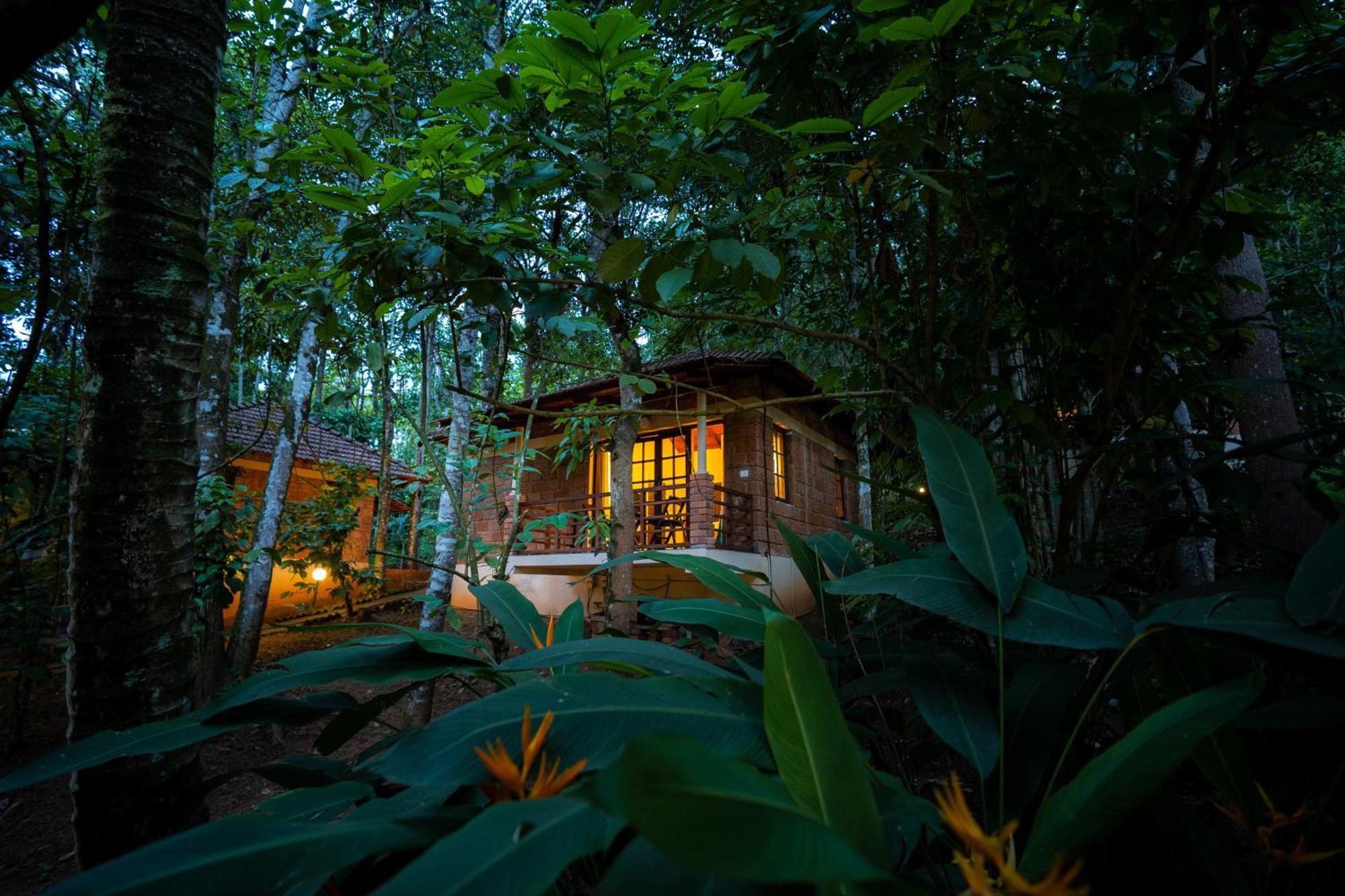 Raindrops Resorts Sultan Bathery Extérieur photo