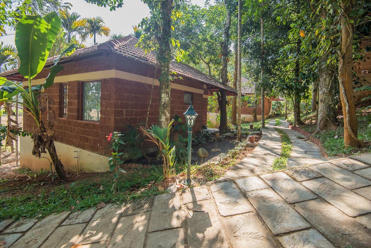 Raindrops Resorts Sultan Bathery Extérieur photo