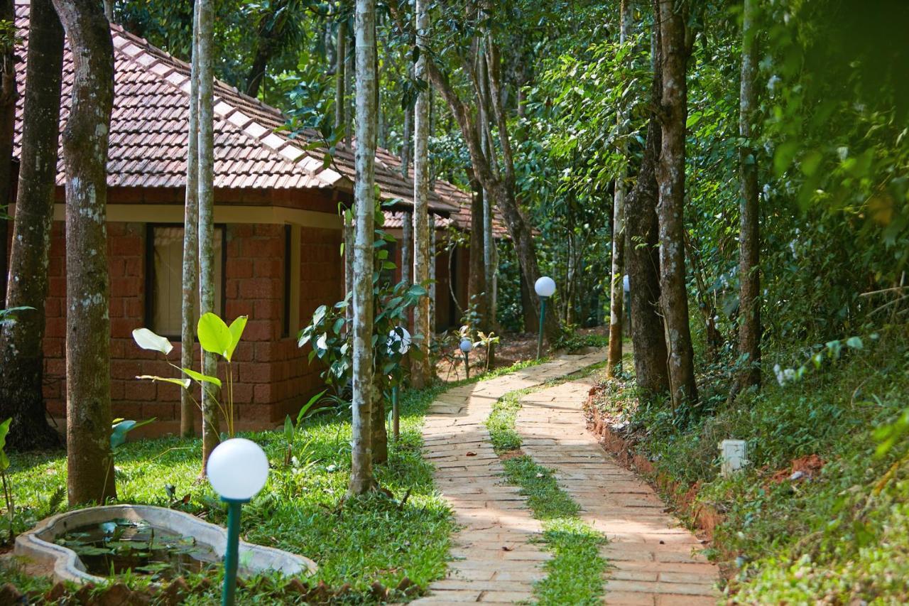 Raindrops Resorts Sultan Bathery Extérieur photo